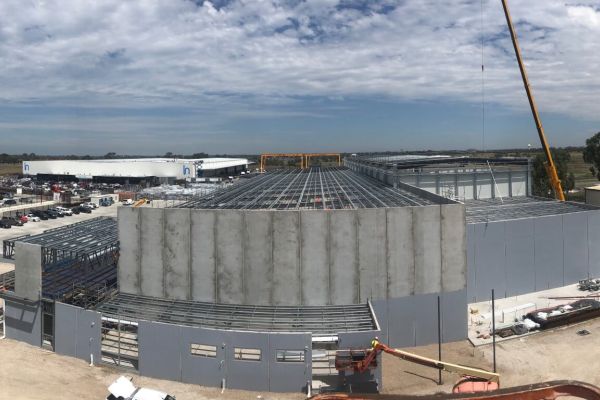 Leaks Road, Laverton